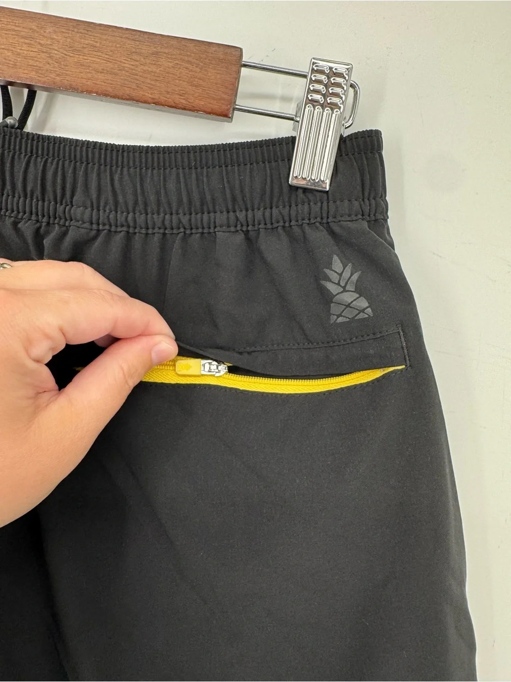Chubbies Men's Shorts Size Medium 5.5 Inch Inseam Active Neutral Stretch Minimal